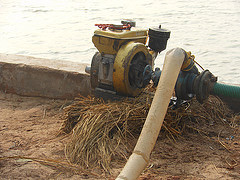 Diesel pump used for irrigation in Bihar, India. Source: Divya Pandey, IFPRI (flickr)